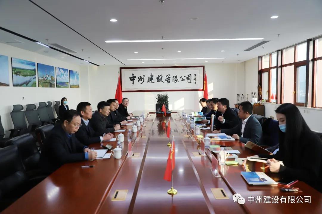 大唐河南清潔能源有限責(zé)任公司總經(jīng)理王永民、金風(fēng)科技集團(tuán)國內(nèi)營銷中心副總經(jīng)理韓明剛一行到我司參觀考察